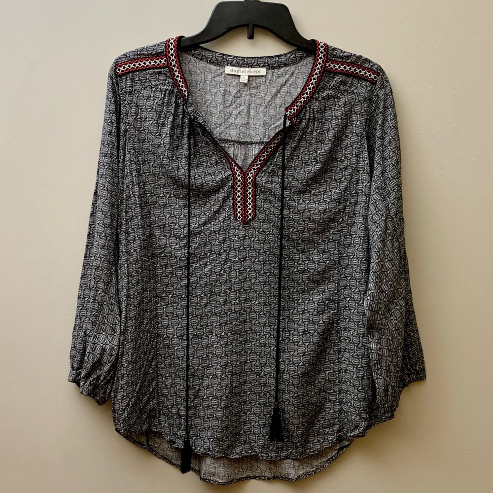 Daniel Rainn Women’s 3/4 Sleeve Shirt. Black w/ White & Red. Embroidered Neck.